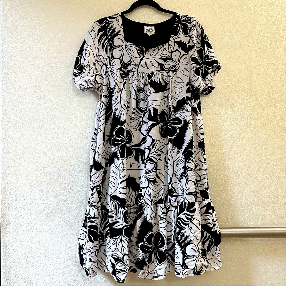 Vintage Hawaiian Muumuu Dress Black White Hibiscus Floral RM Malumi Hawaii